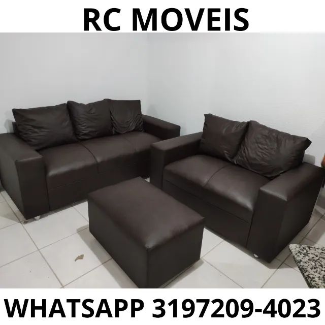 Sofá 3 e 2 Lugares em Couro Sintético + Puff - Resistência e Conforto