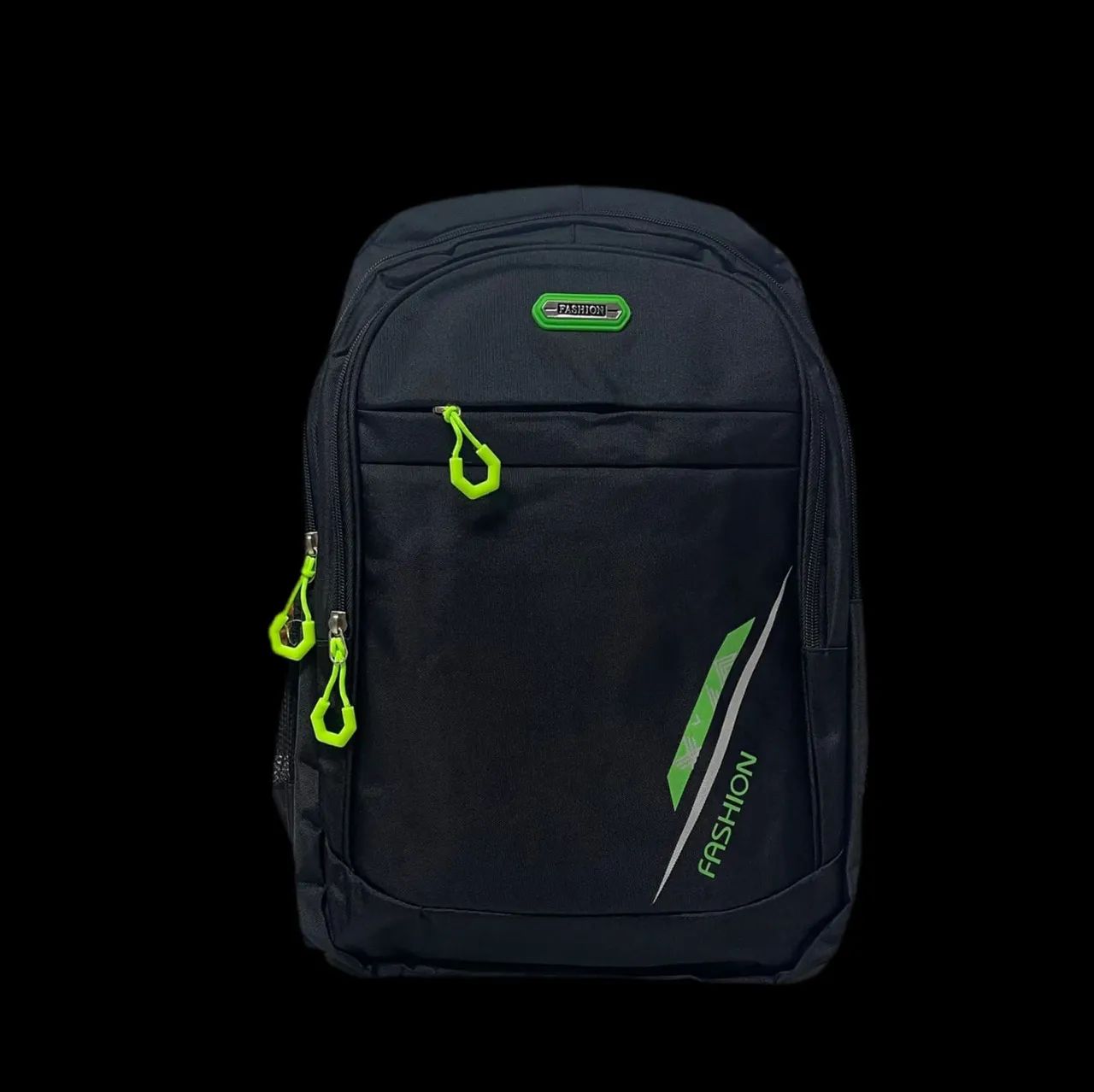 Mochila Preta com Detalhes em Verde, vermelho, ou cinza