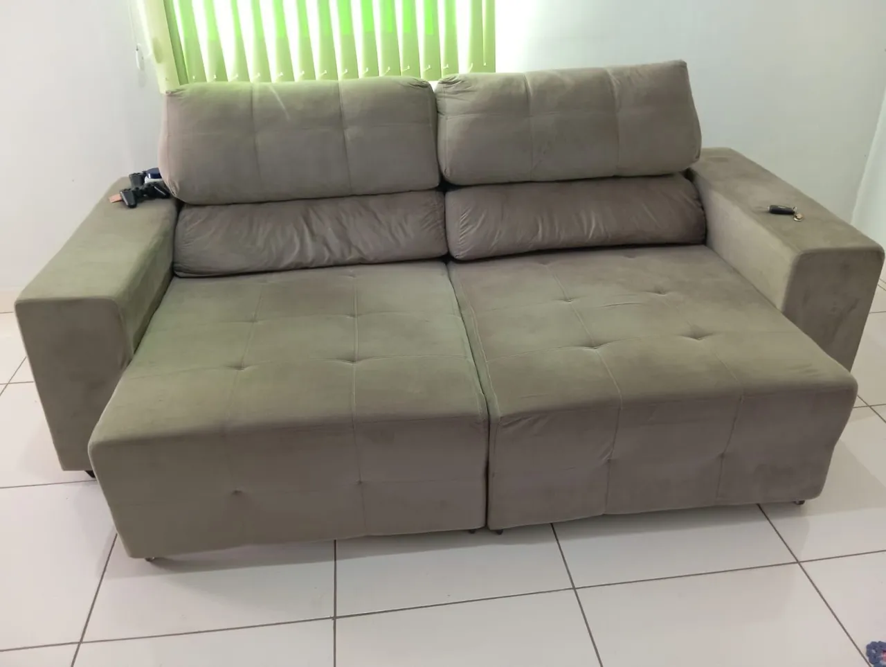 Sofá retrátil e reclinável em ótimo estado