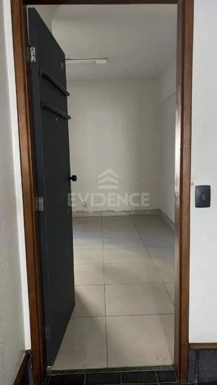 Sala com 35 m², sol da manhã, 01 vaga de garagem. Dois ambientes de sala, com 02 banheiros - Foto 4