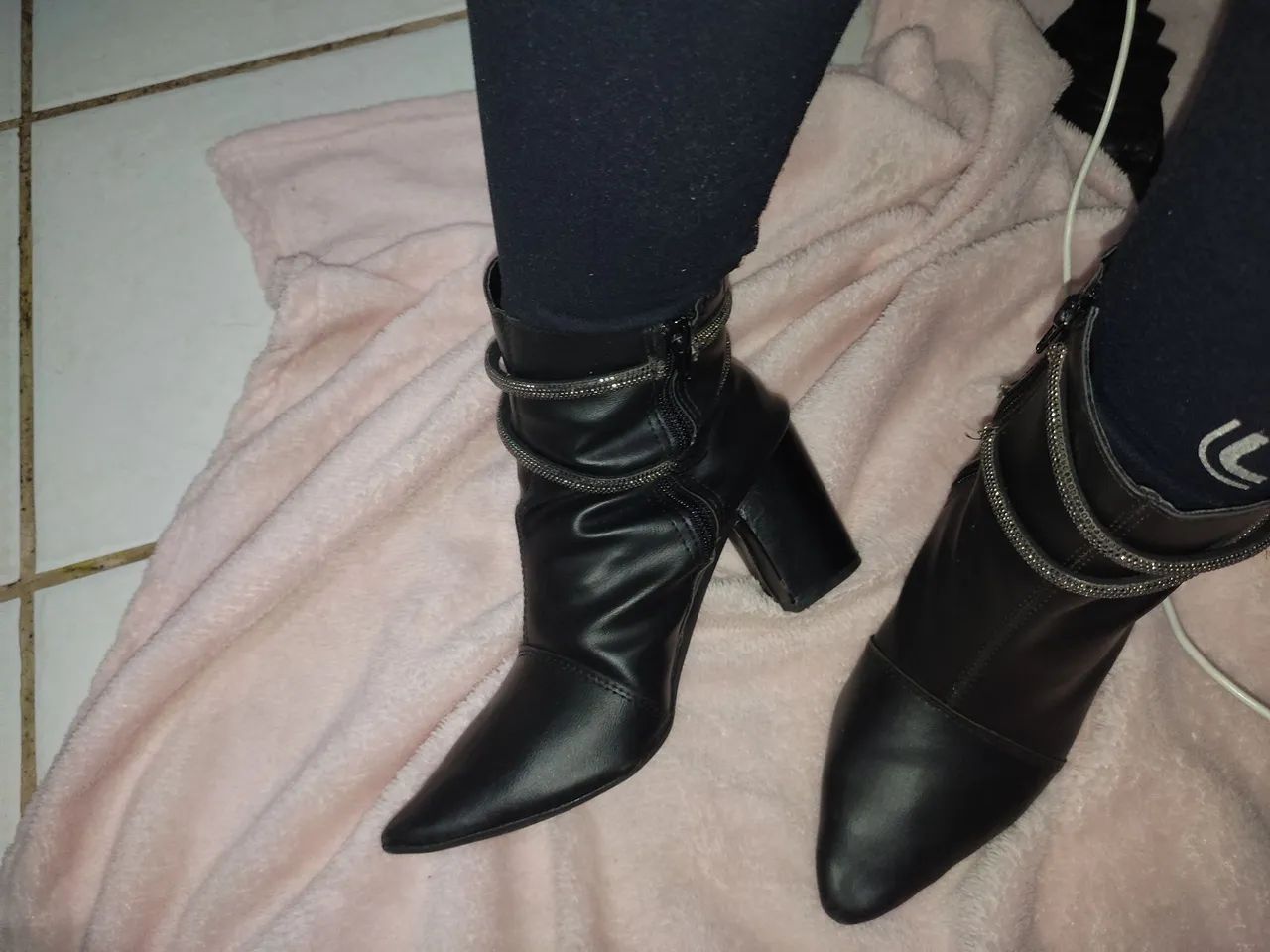 Bota feminina com strass salto grosso - Foto 3