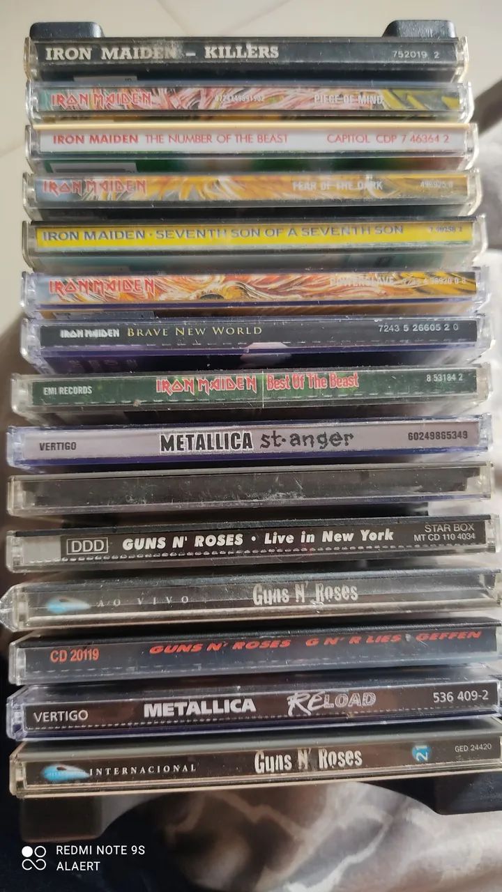Coleção de CDs Iron Maiden, Metallica e Guns N' Roses