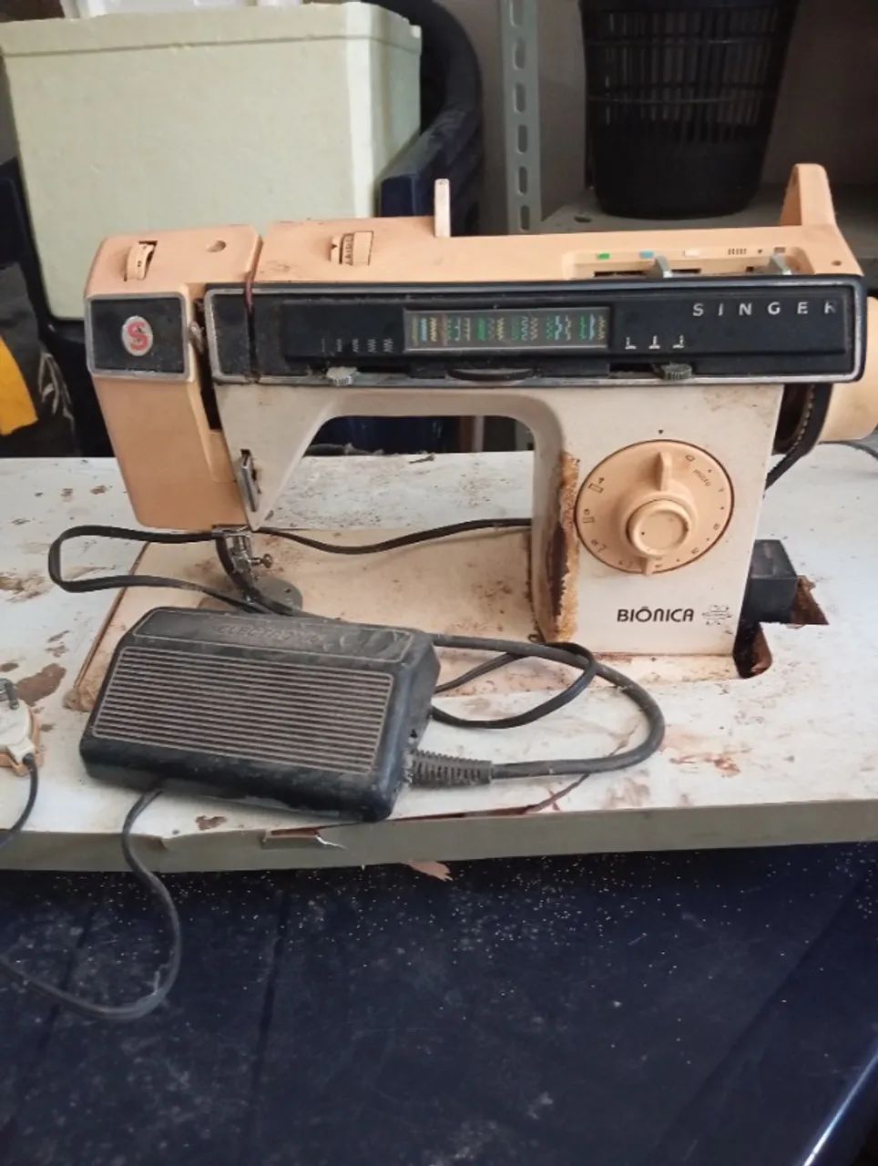 Máquina de costura antiga64302947942146121