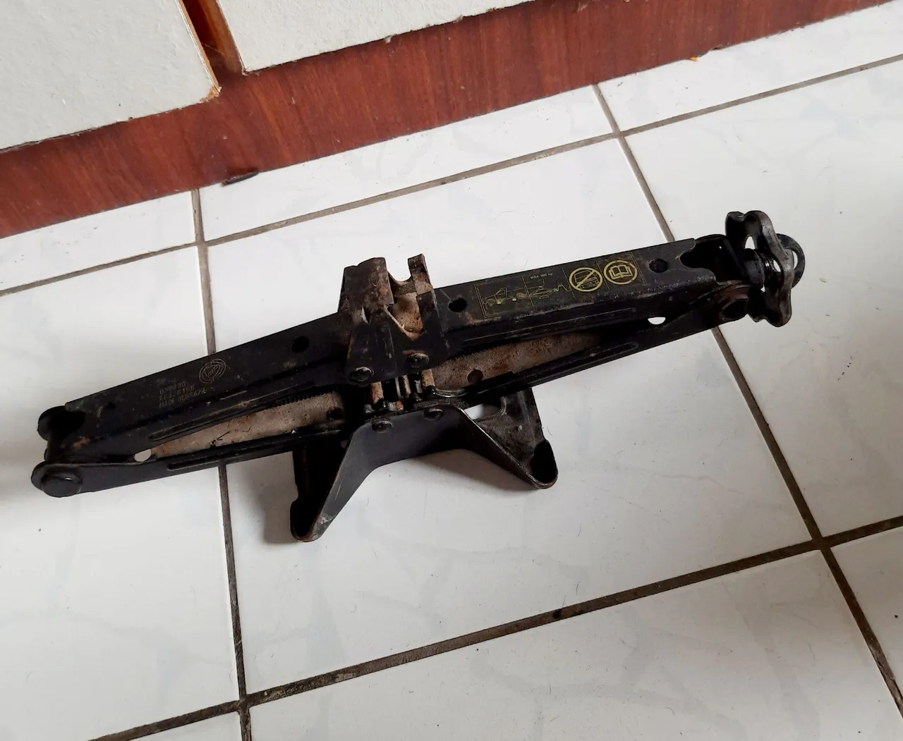 Macaco Automotivo - Peça Essencial para Seu Carro