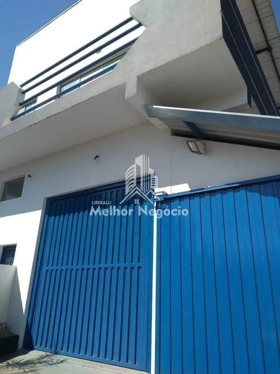 Galpão / Barracão à venda com 02 salões comerciais e 01 casa nos fundos, no bairro Cidade