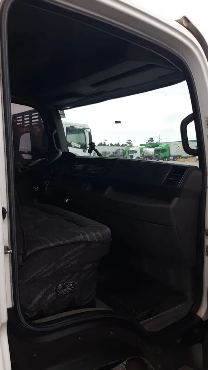 Caminhão refrigerado ano 2022 - Foto 8