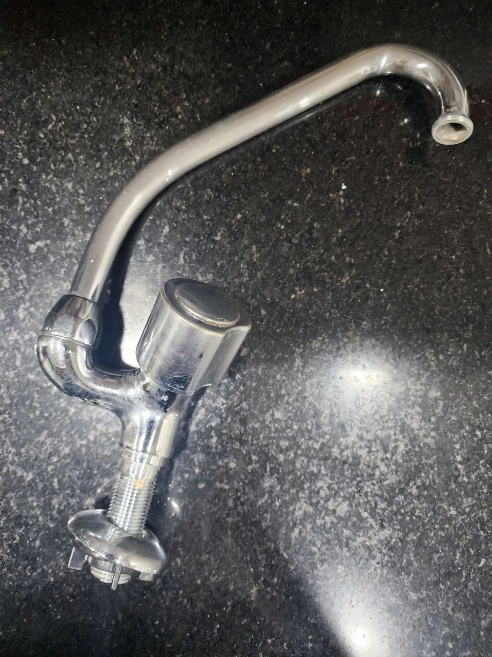 Torneira de Aço bica alta para cozinha ou pia de varanda
