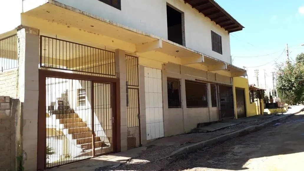 Casa para Venda - 480m², 3 dormitórios, 4 vagas - Camaquã