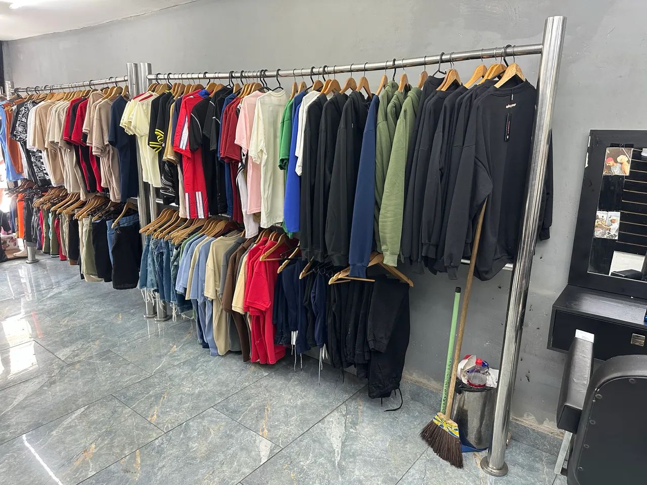Vendo itens loja de roupa completa 