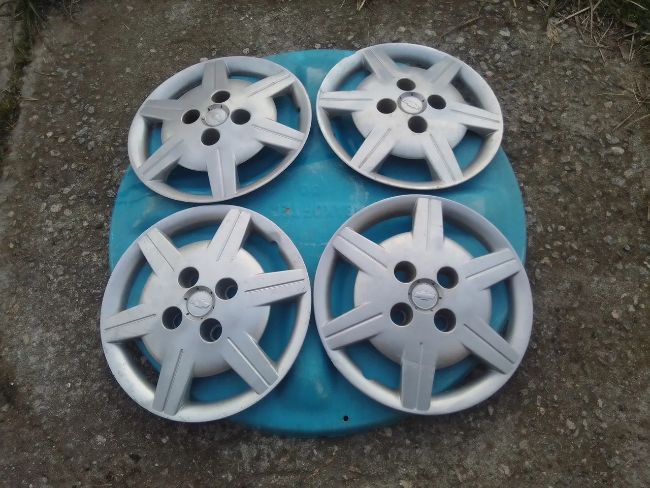 JOGO DE CALOTAS 13"POL, ORIGINAIS GM CORSA CLASSIC/CELTA MED 4X100 DE PARAFUSOS 