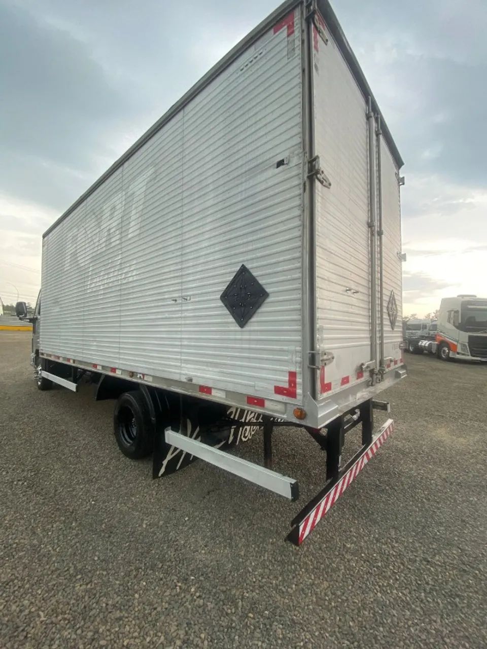 Ford Cargo 816S - Ano 2013 - Foto 2