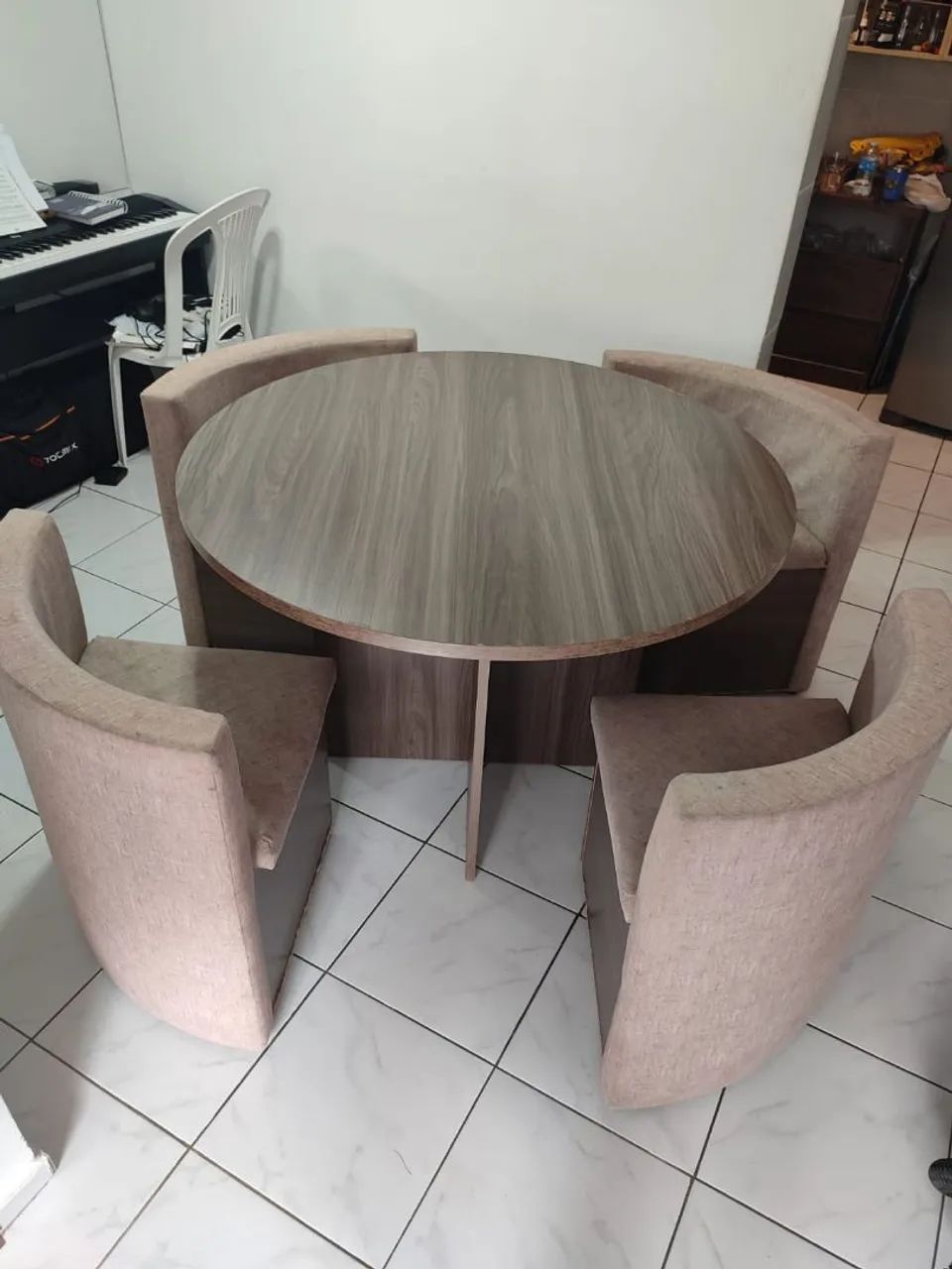 Conjunto mesa e cadeiras - Foto 2