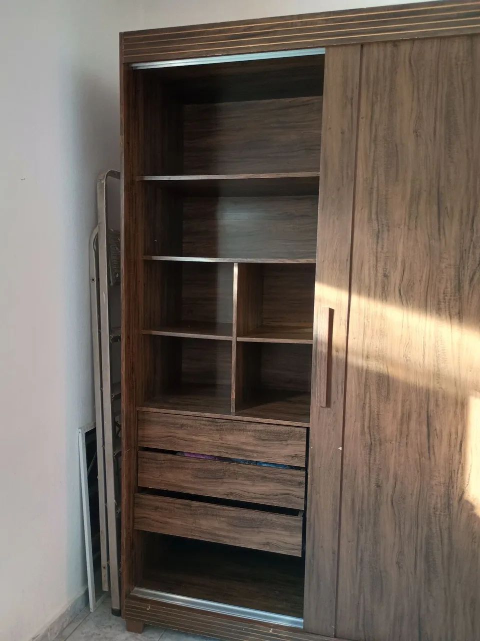 Vendo Guarda roupa de solteiro  - Foto 3