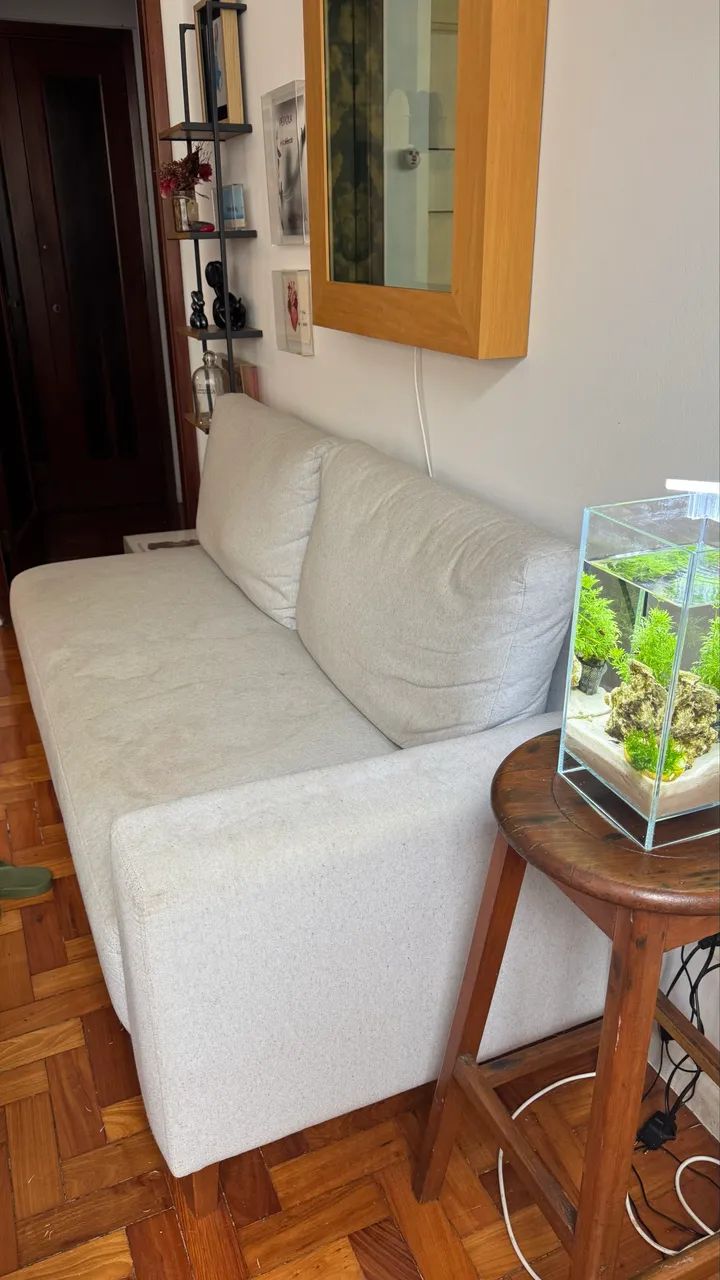 Sofá Moderno 2,10m com mesa lateral em Madeira  - Foto 3