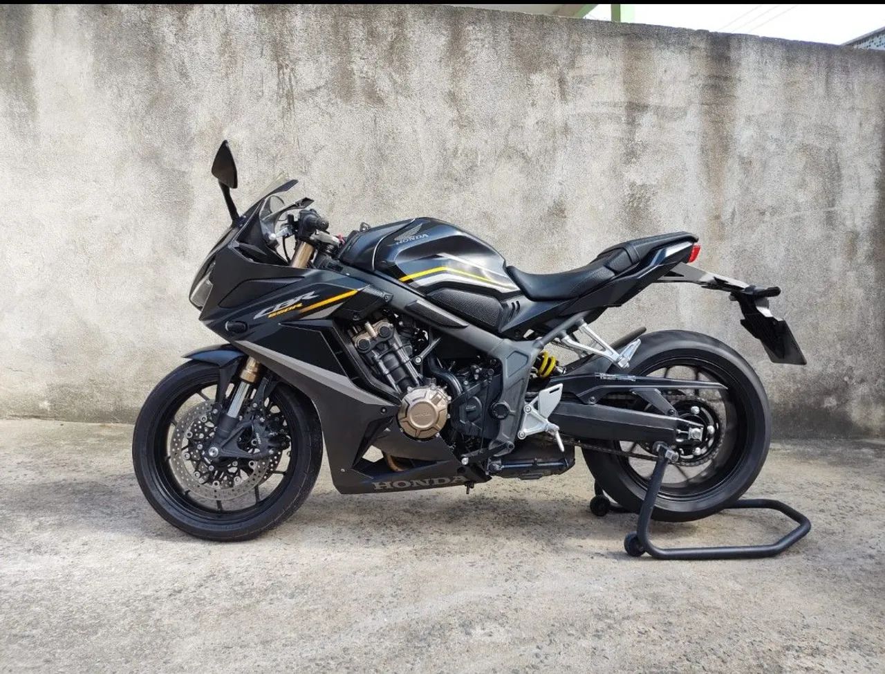 CBR 650R 2023 - Foto 2