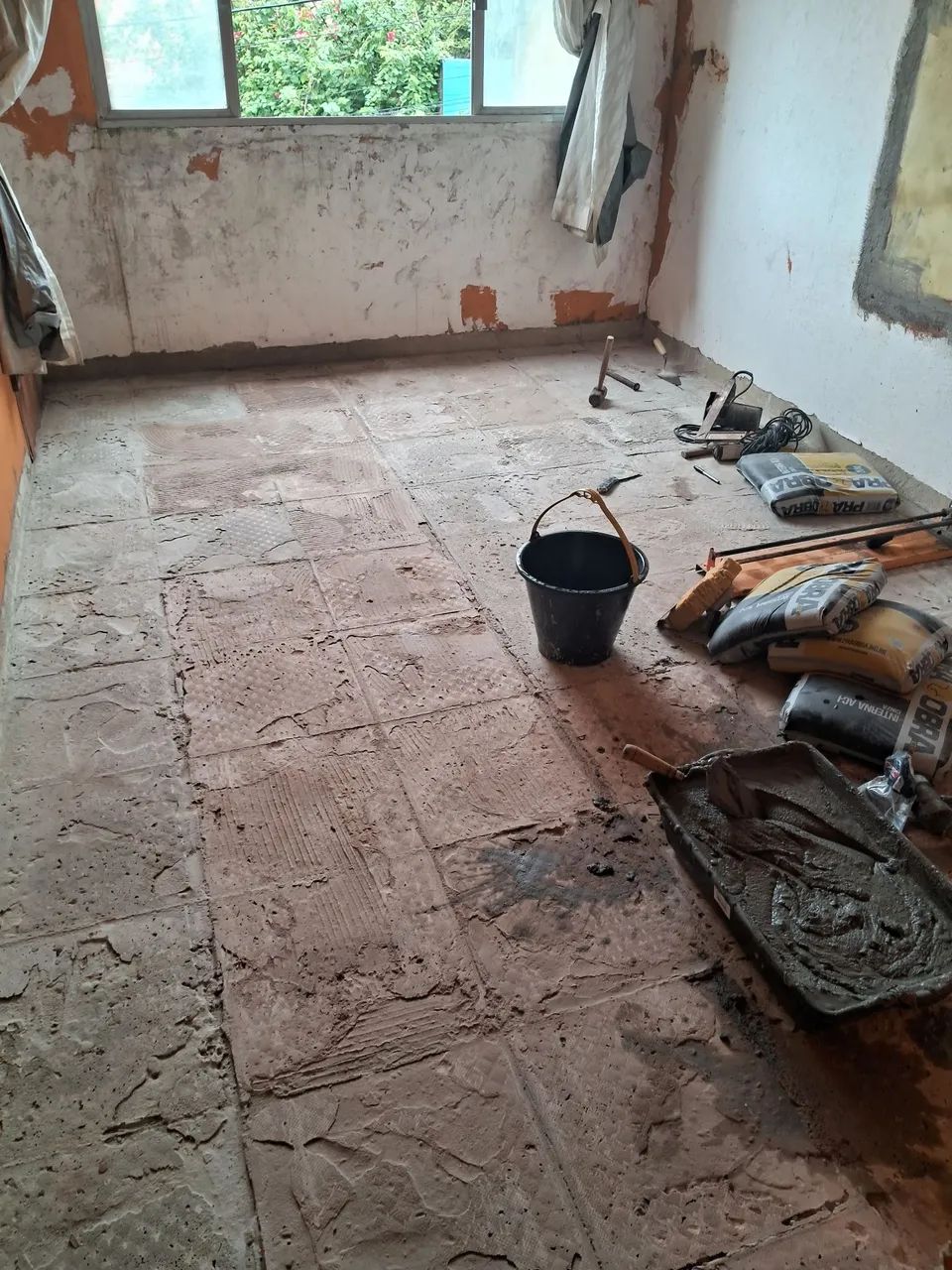 Pedreiro disponível 