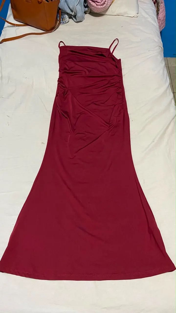 Vestido bordô