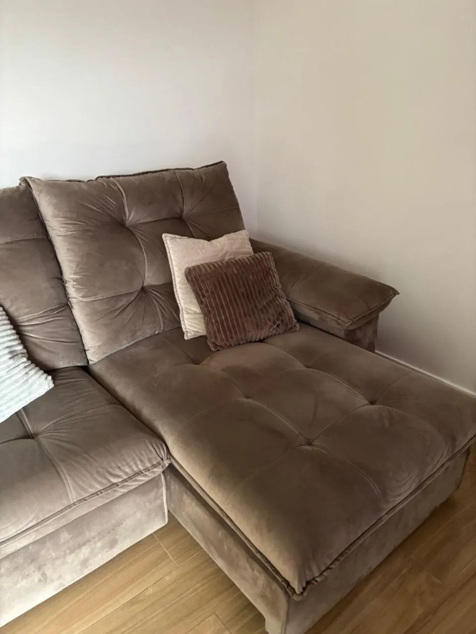 Sofá 2,30 m | Elegante e muito bem conservado - Foto 2