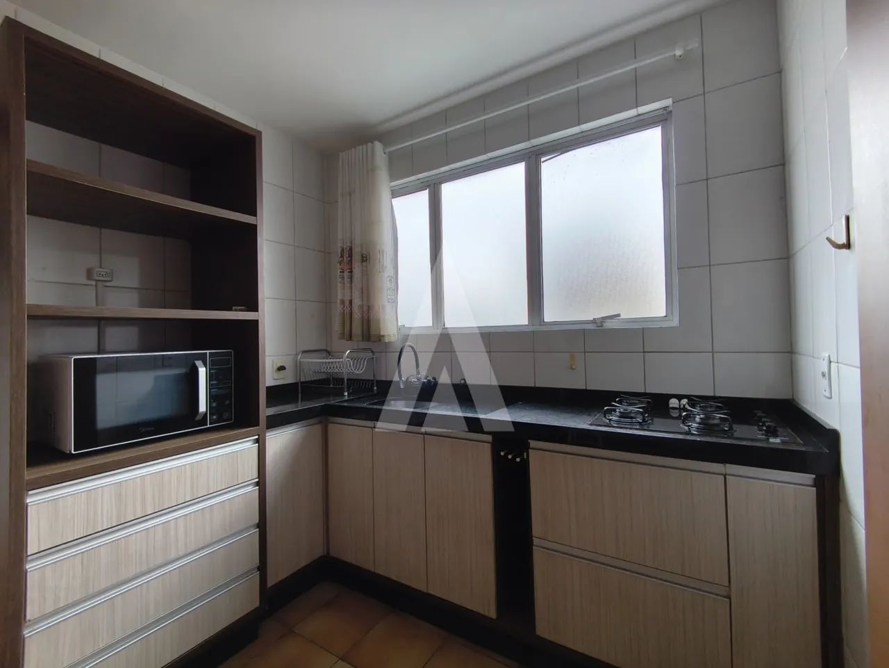 Apartamento com 2 quartos, sacada e 1 vaga de garagem coberta no Centro. - Foto 5