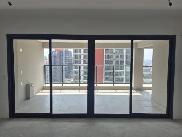 Porta de Correr em Alumínio e Vidro Temperado - Alto Padrão