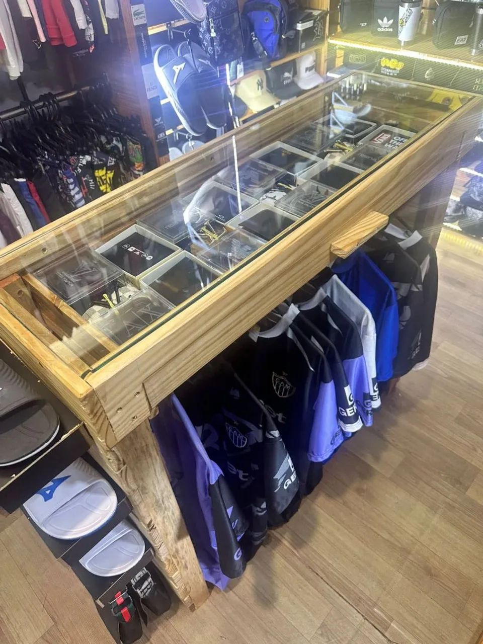 Mesa central para loja e comércio 