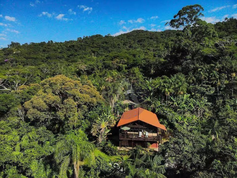 Duas casas únicas em meio à Natureza e com Vista para o Mar!