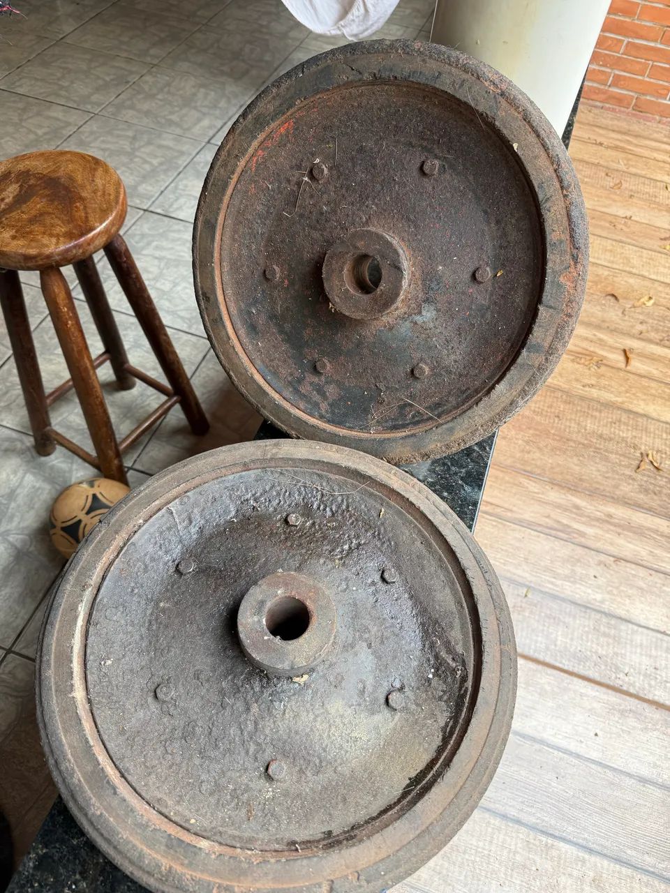 Roda de borracha e Ferro antiga  - Foto 3