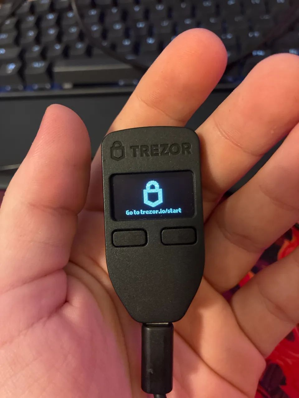 Carteira de criptomoedas Trezor Model One preto - Foto 2