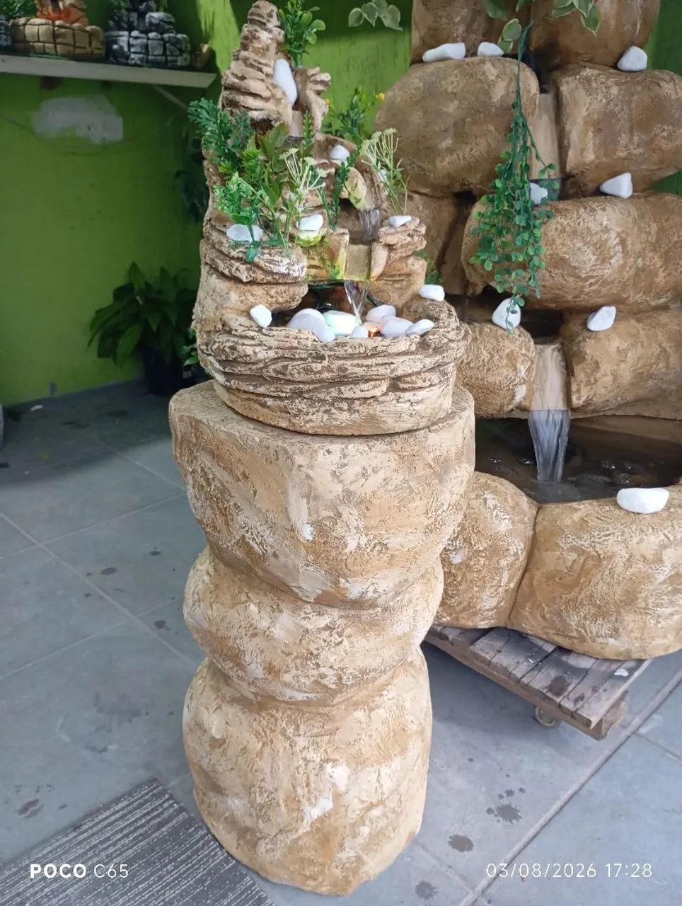 Fonte com pedestal 