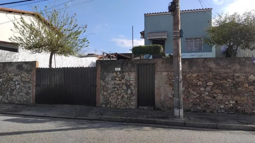 CASA COM 3 DORM