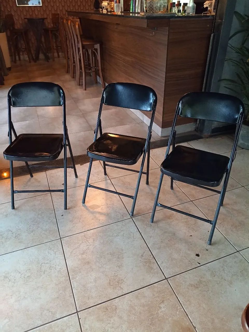 Conjunto de 11 cadeiras de aço dobráveis