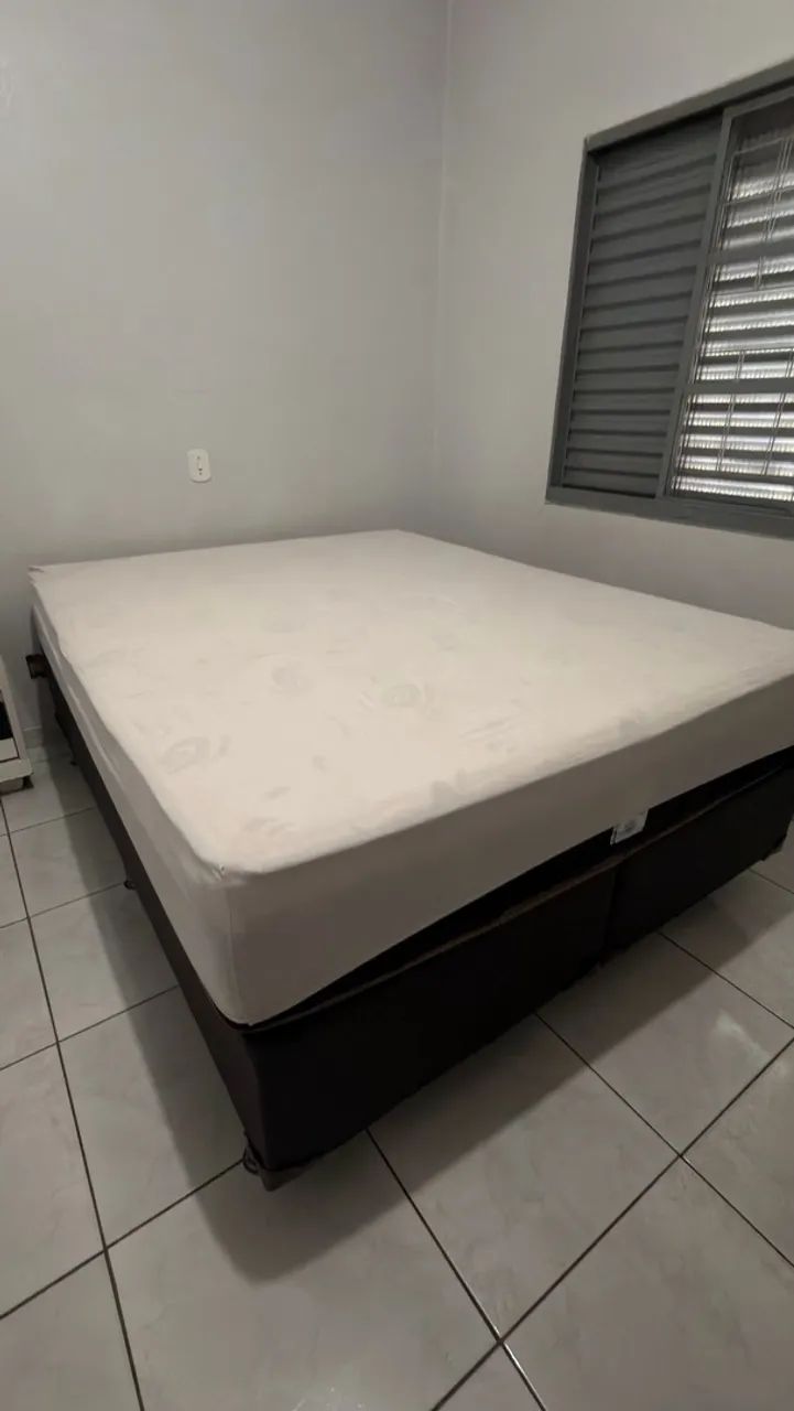 CAMA DE CASAL COM BASE ESTOFADA E COLCHÃO - Foto 2