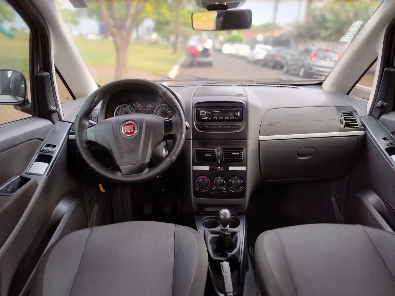 Fiat Idea Attractive 1.4 Fire Flex 8V 5P 2013 - Foto 5