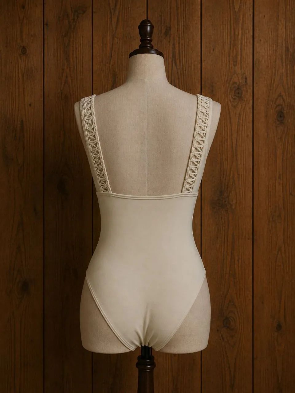Maiô off white com detalhes entrelaçados  - Foto 3