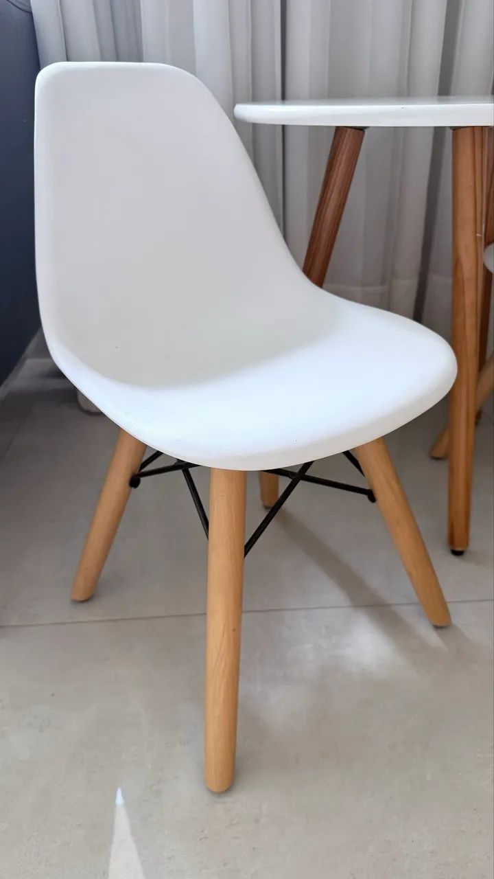 Mesa Eames Infantil 60cm + 2 Cadeiras Eiffel Kids Pés Palito - Foto 3