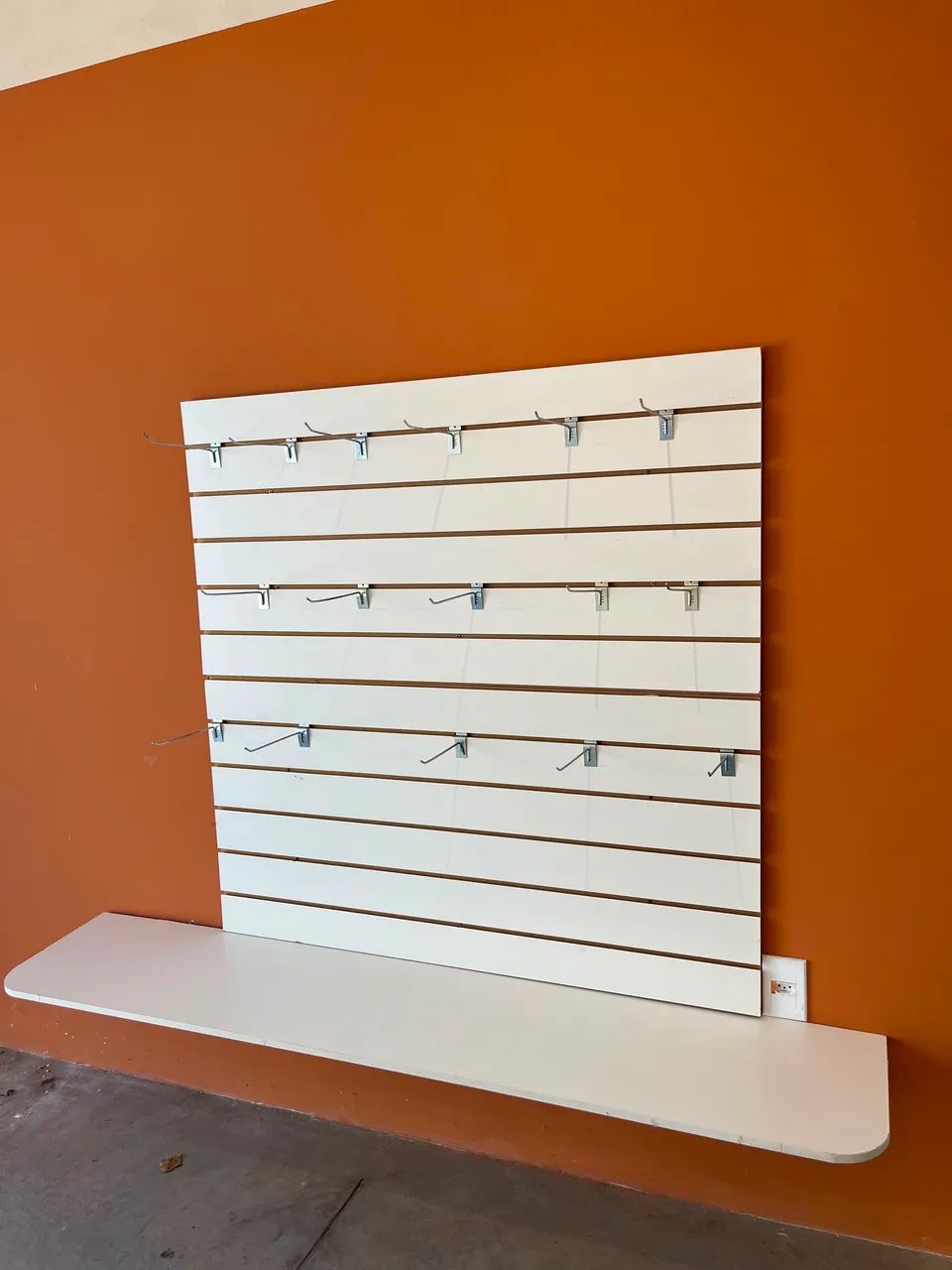 Painel de madeira para loja 