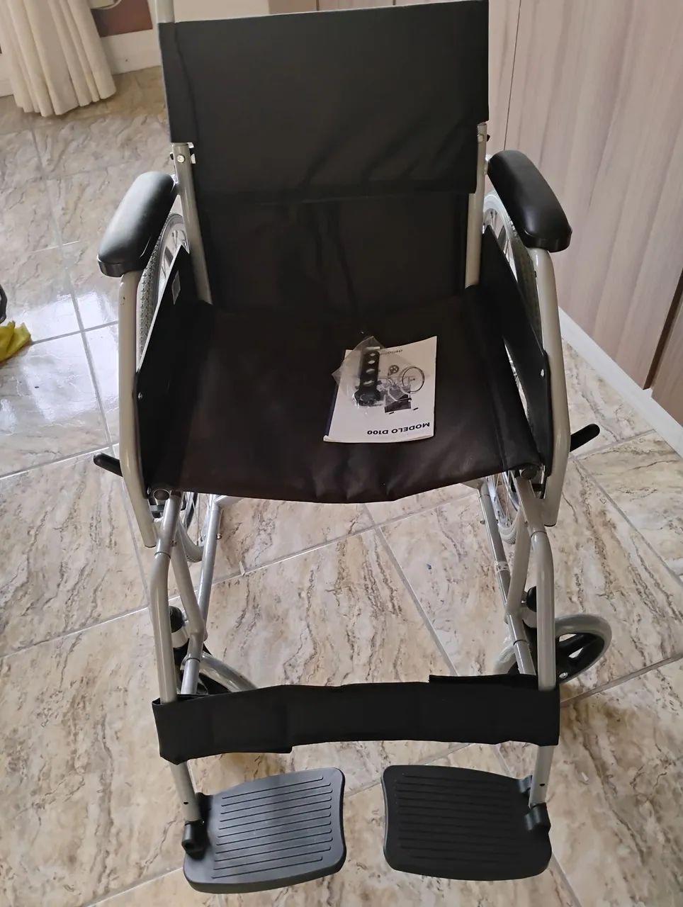 Cadeira de rodas nova
