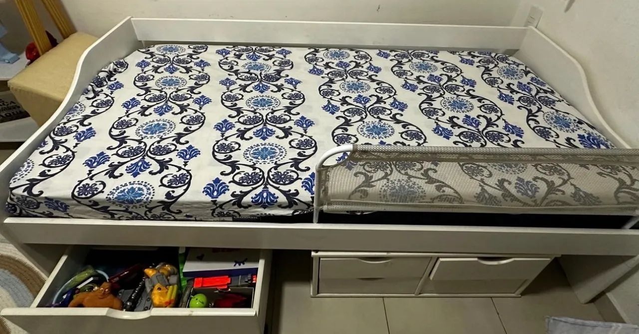 Cama de solteiro com colchão, gavetas e ninchos embaixo - Foto 5