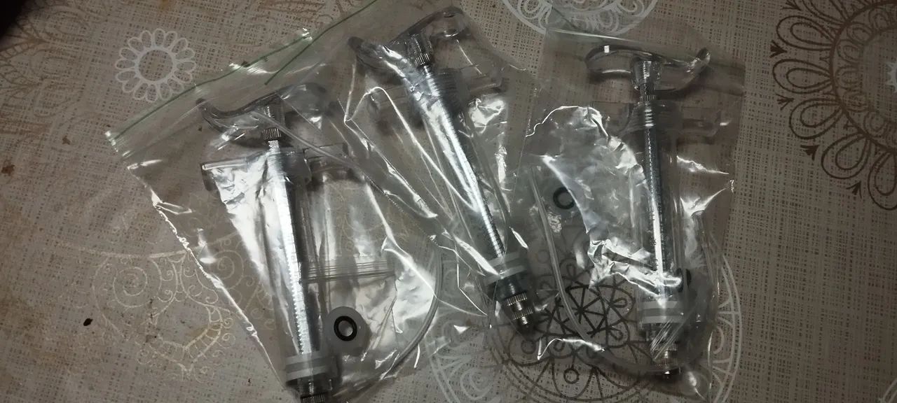 Seringa 20ml para Alimentação de Filhotes de Pássaros - Acrílico (Desmontável) - Foto 2