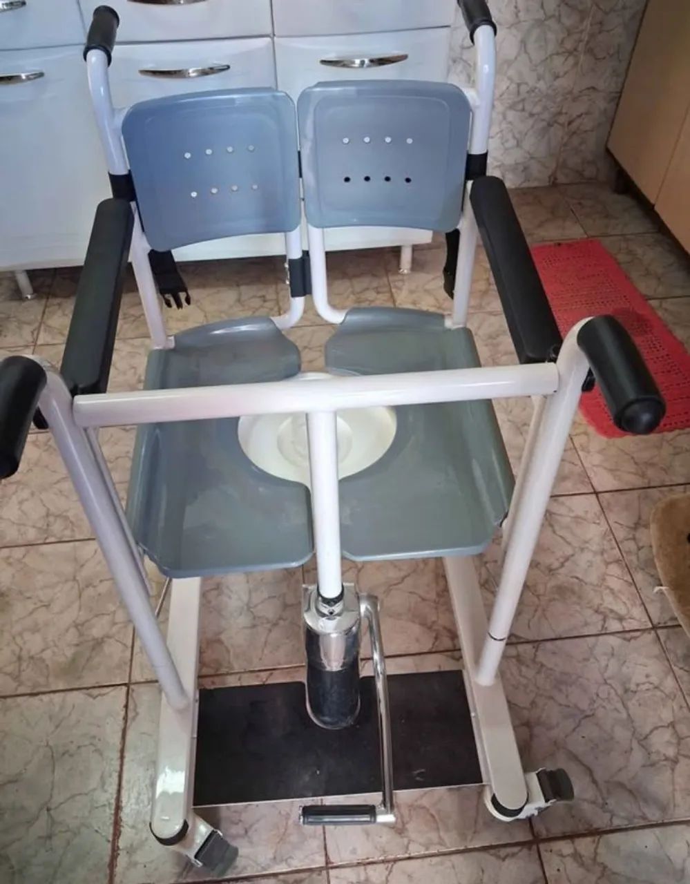 Cadeira de Banho/Higiênica com Apoio e Recipiente - Foto 3