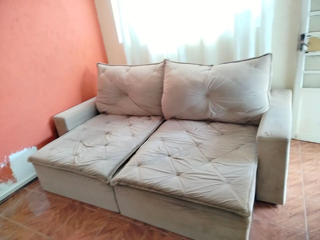 SOFÁ RETRÁTIL 4 LUGARES, TECIDO SUEDE. - Foto 4