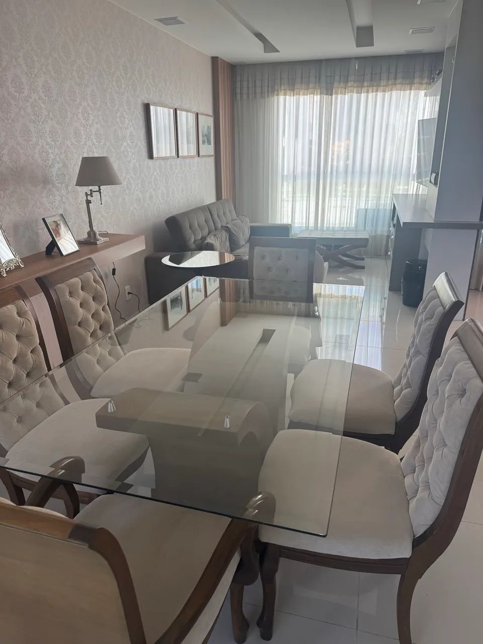 Mesa de jantar 1,80m com base em madeira + 6 cadeiras com estofadas - design elegante   - Foto 5