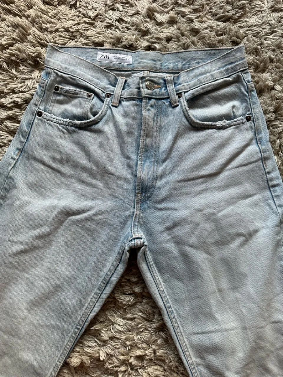 Calça jeans reta Zara