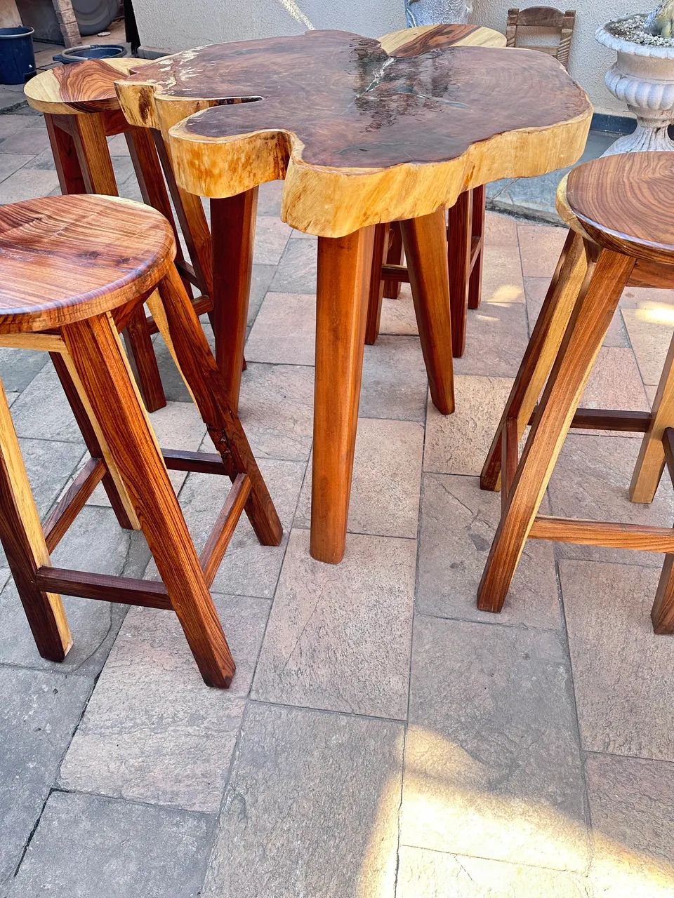 Conjunto de mesa com banquetas - Foto 5