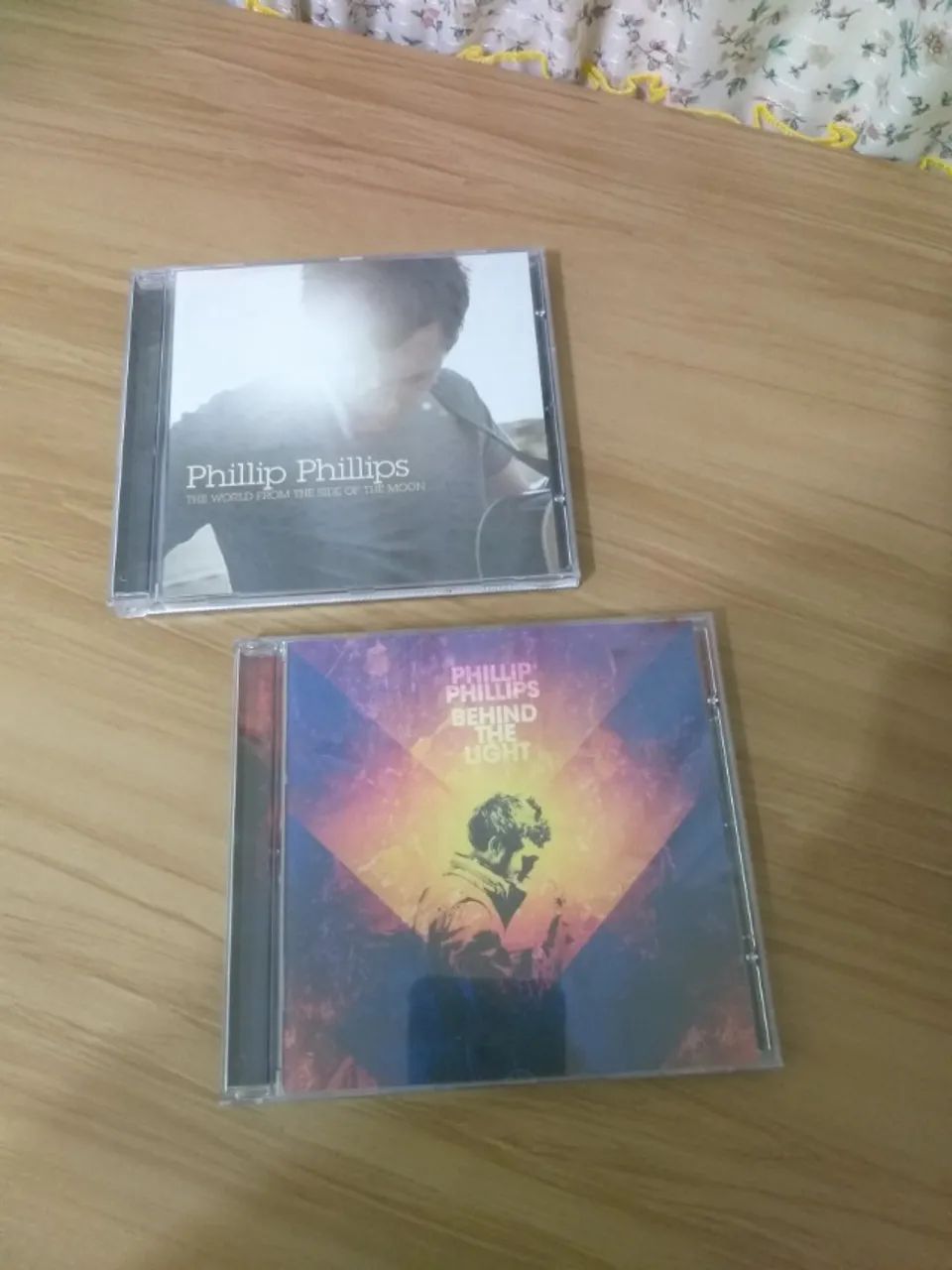 2 CDs Originais Philip Phillips em Perfeito Estado - The World e Behind the Light