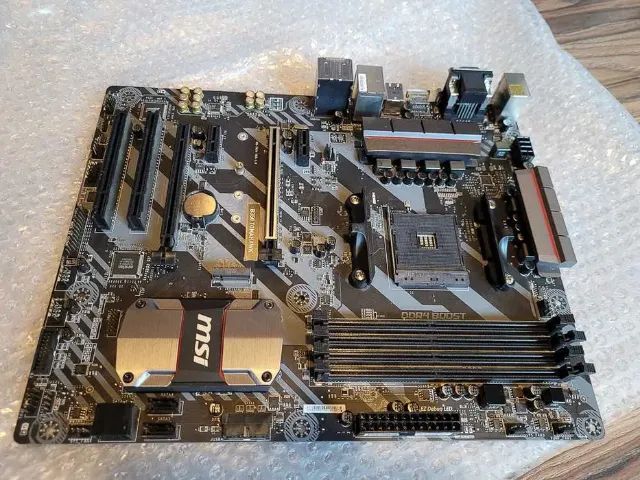 VENDO PLACA MÃE B350 TOMAHAWK MSI LEIA 