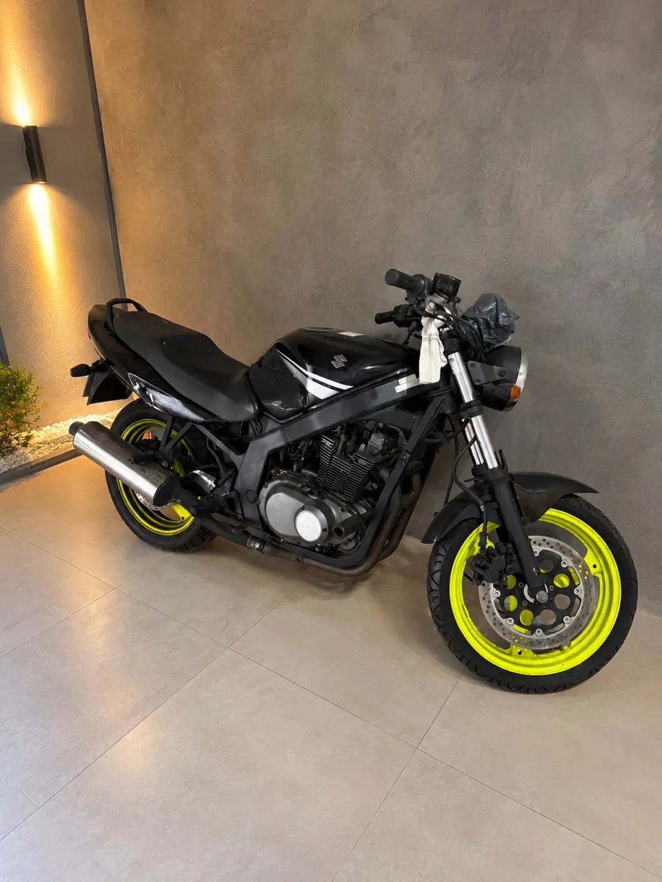 MOTO SUZUKI GS500e