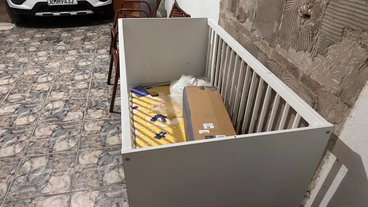 Berço para bebê com colchão 
