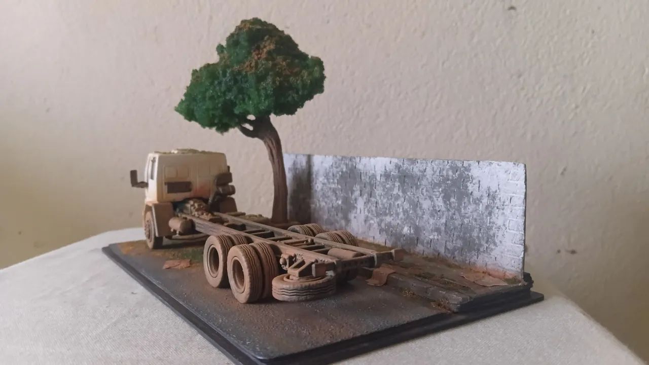 Diorama FORD CARGO 2428E escala 1:50 - Foto 5