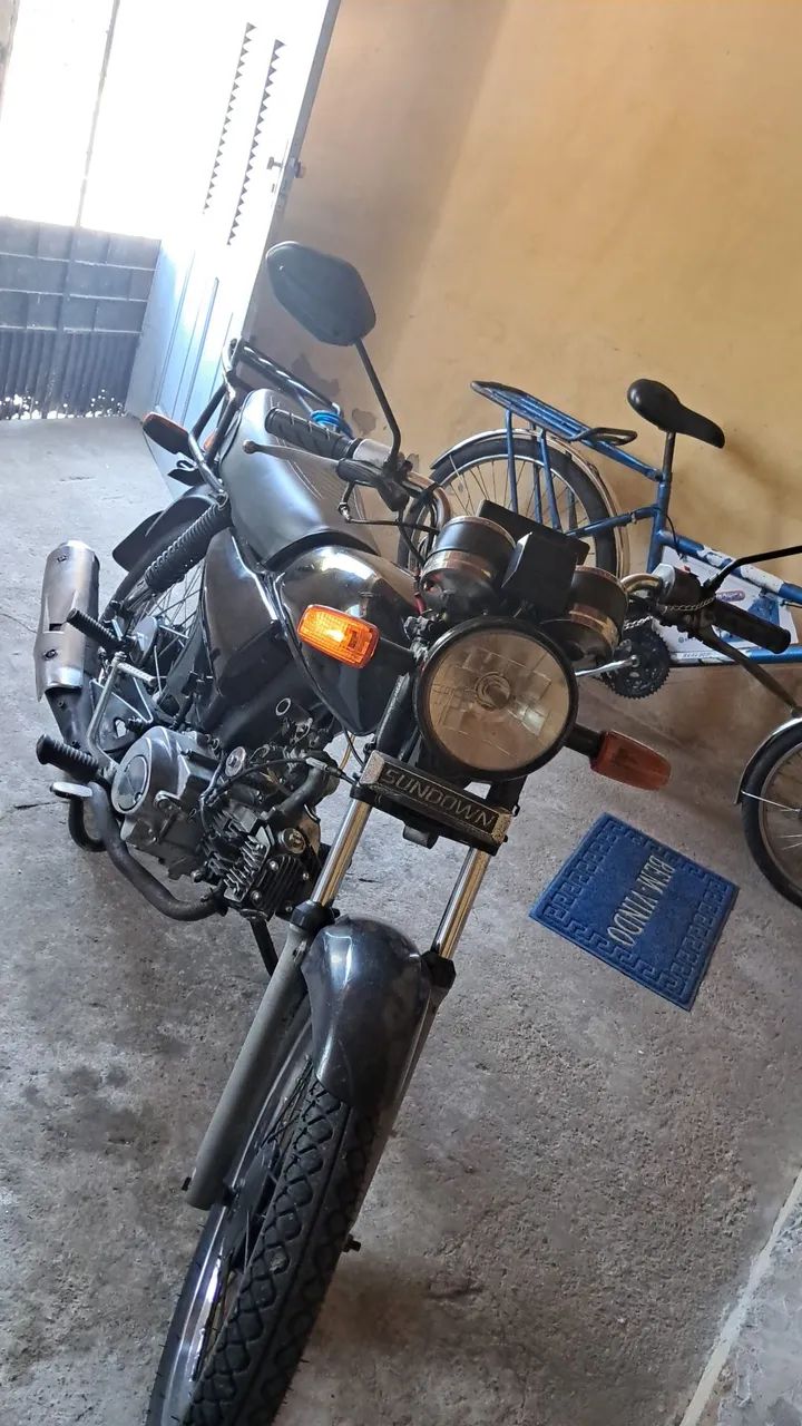 Moto toda boa com documentação 